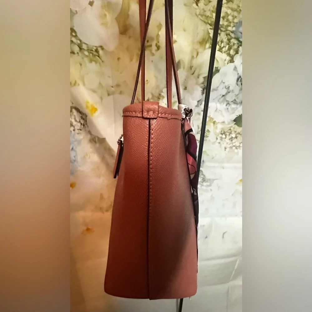 Coach Outlet light pink city zip tote GUC - Picture 14 of 16